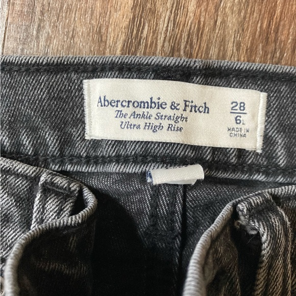 Abercrombie & Fitch The Ankle Straight Ultra High Rise Jeans Women’s Size 28/6L - Picture 2 of 3